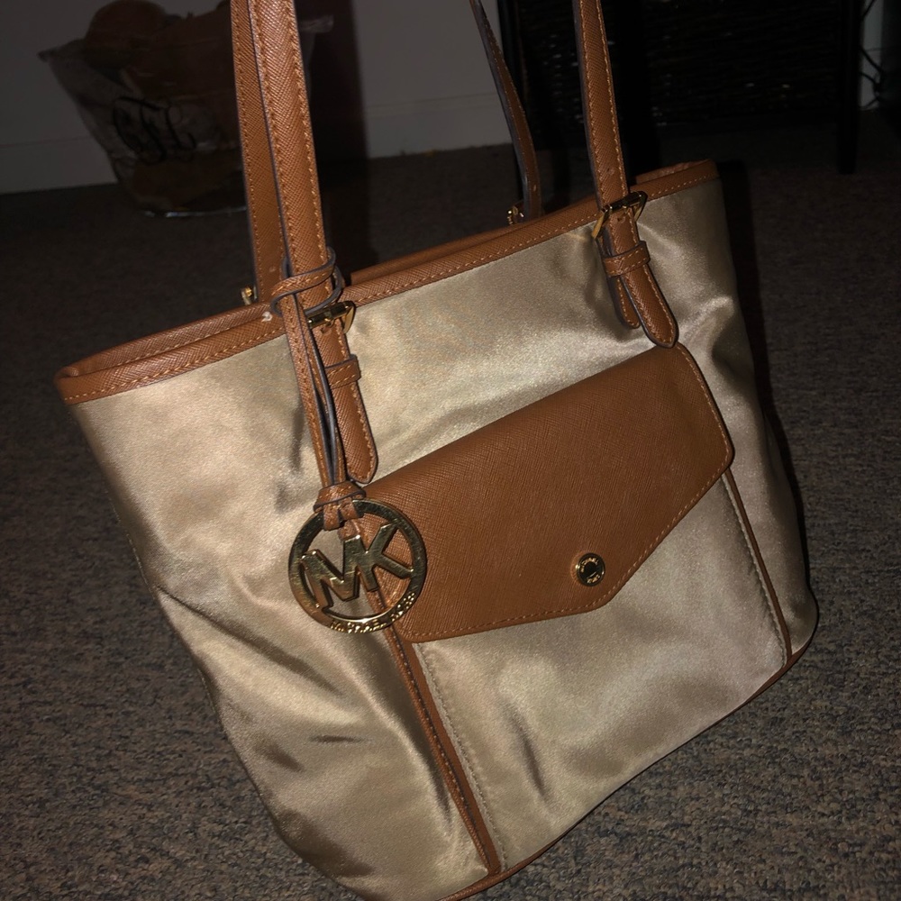 Michael Kors Midsized Purse (tan/brown)